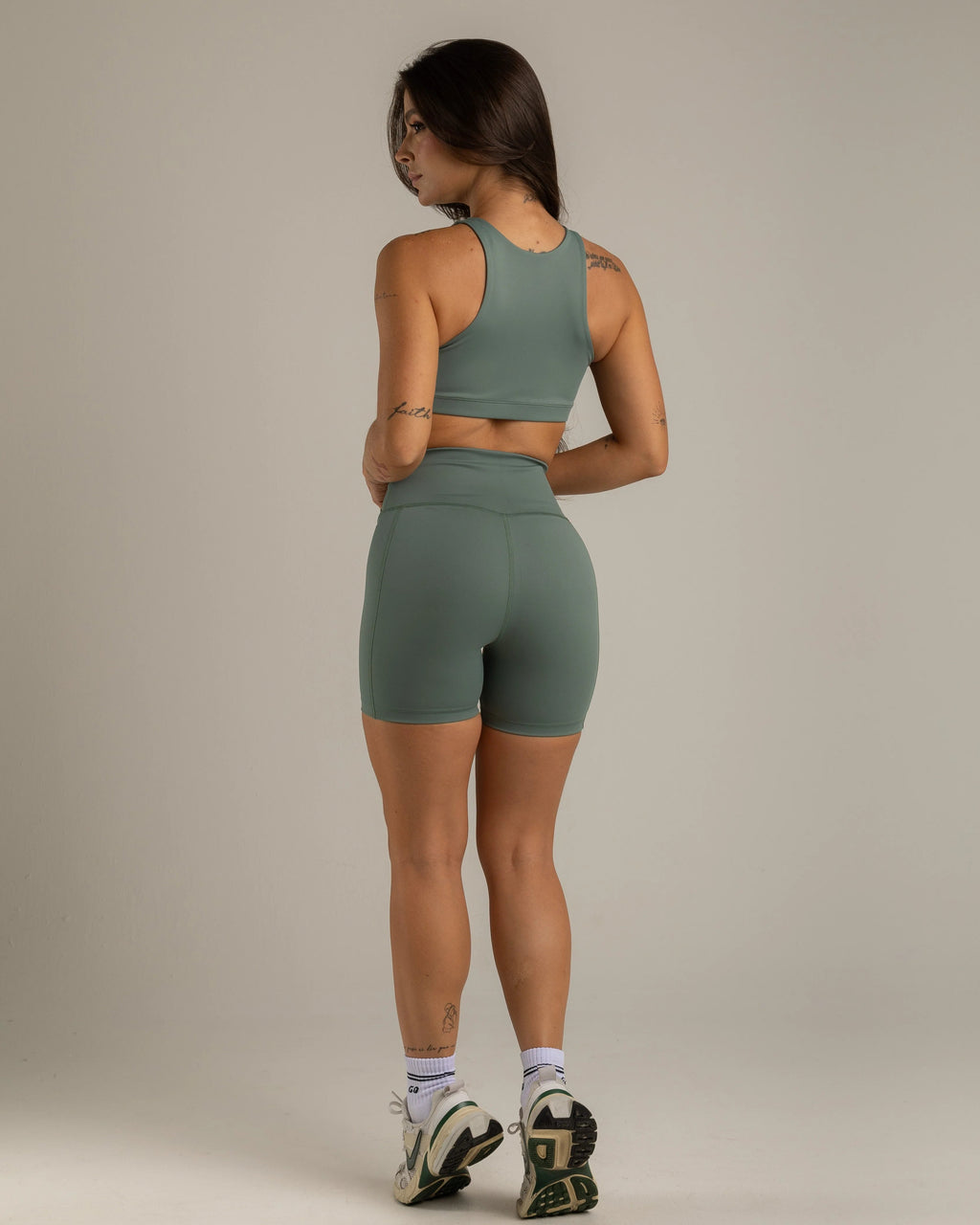 SHORT ESSENZA PRETINA V SALVIA