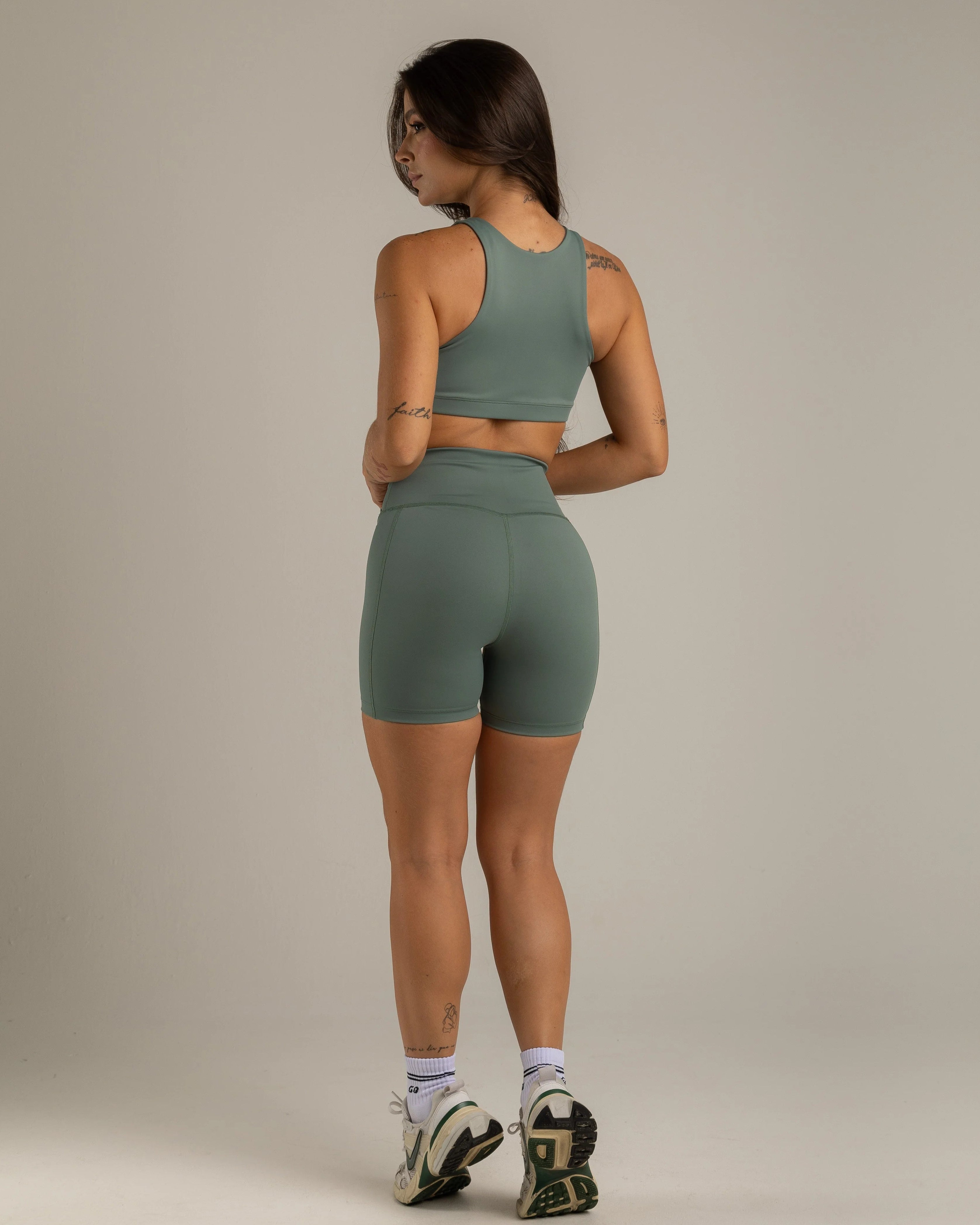 SHORT ESSENZA PRETINA V SALVIA