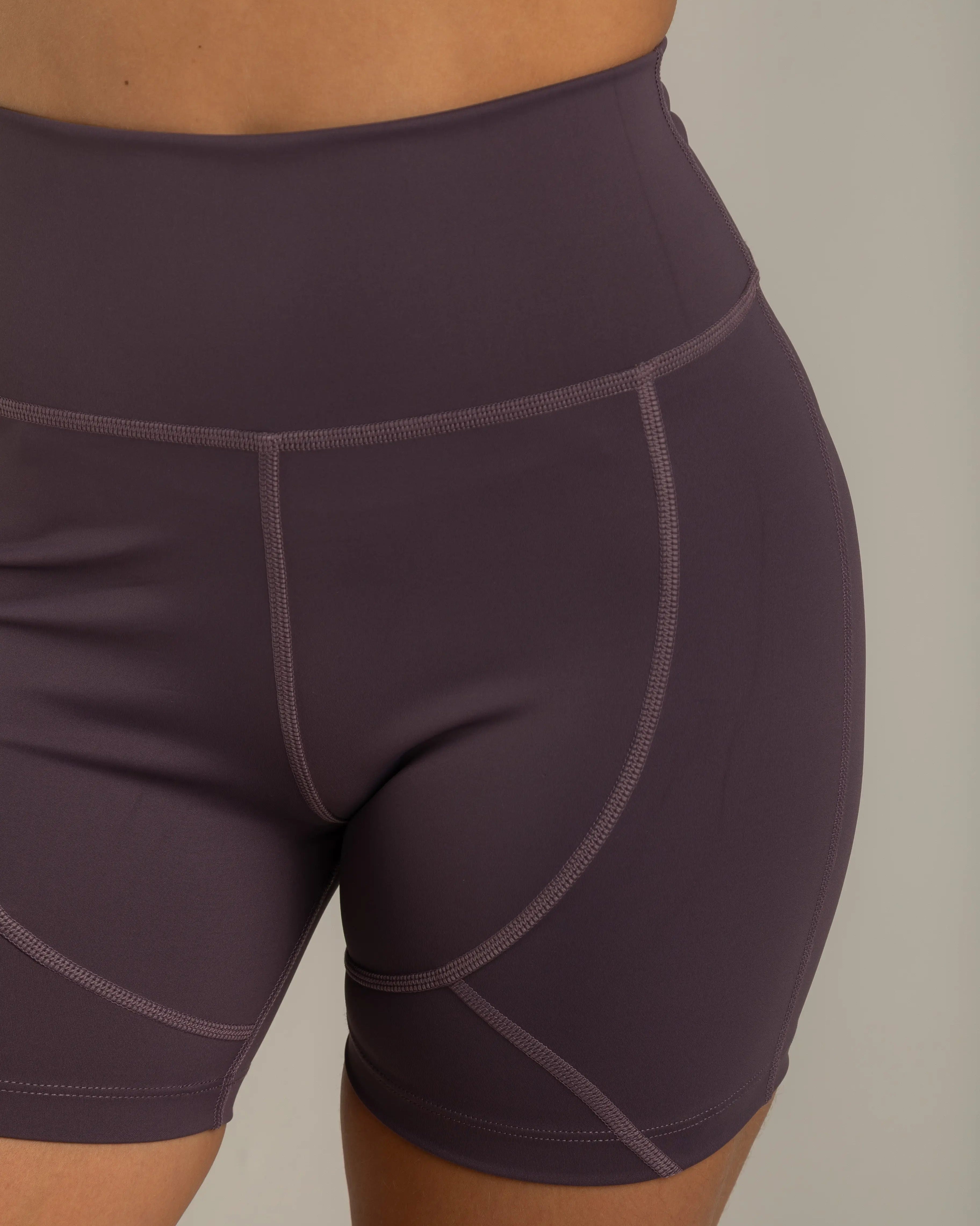 SHORT ESSENZA CORTES UVA